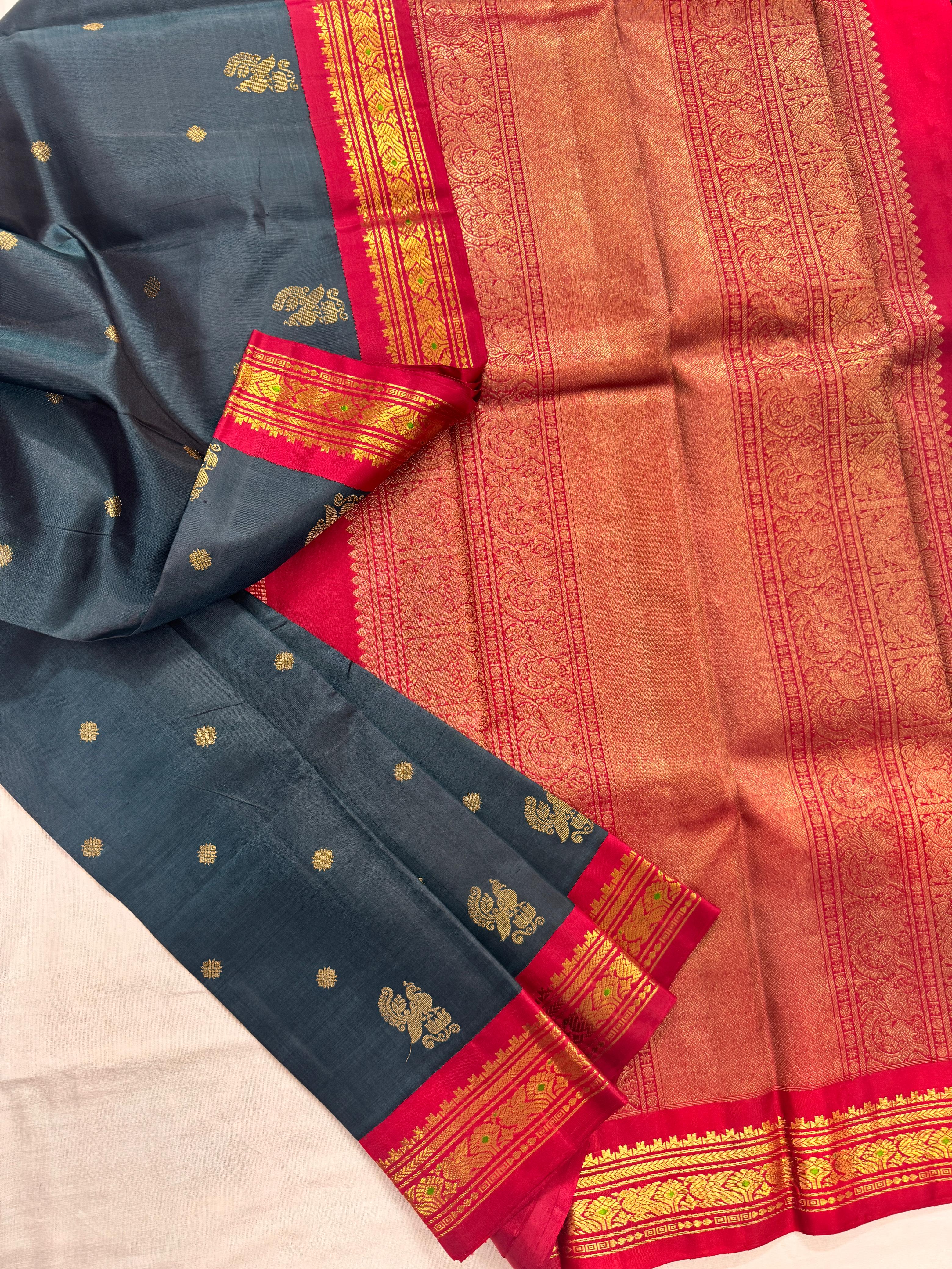 MYTHILI : Vintage Korvai Kanjivaram with Beetu Buttas