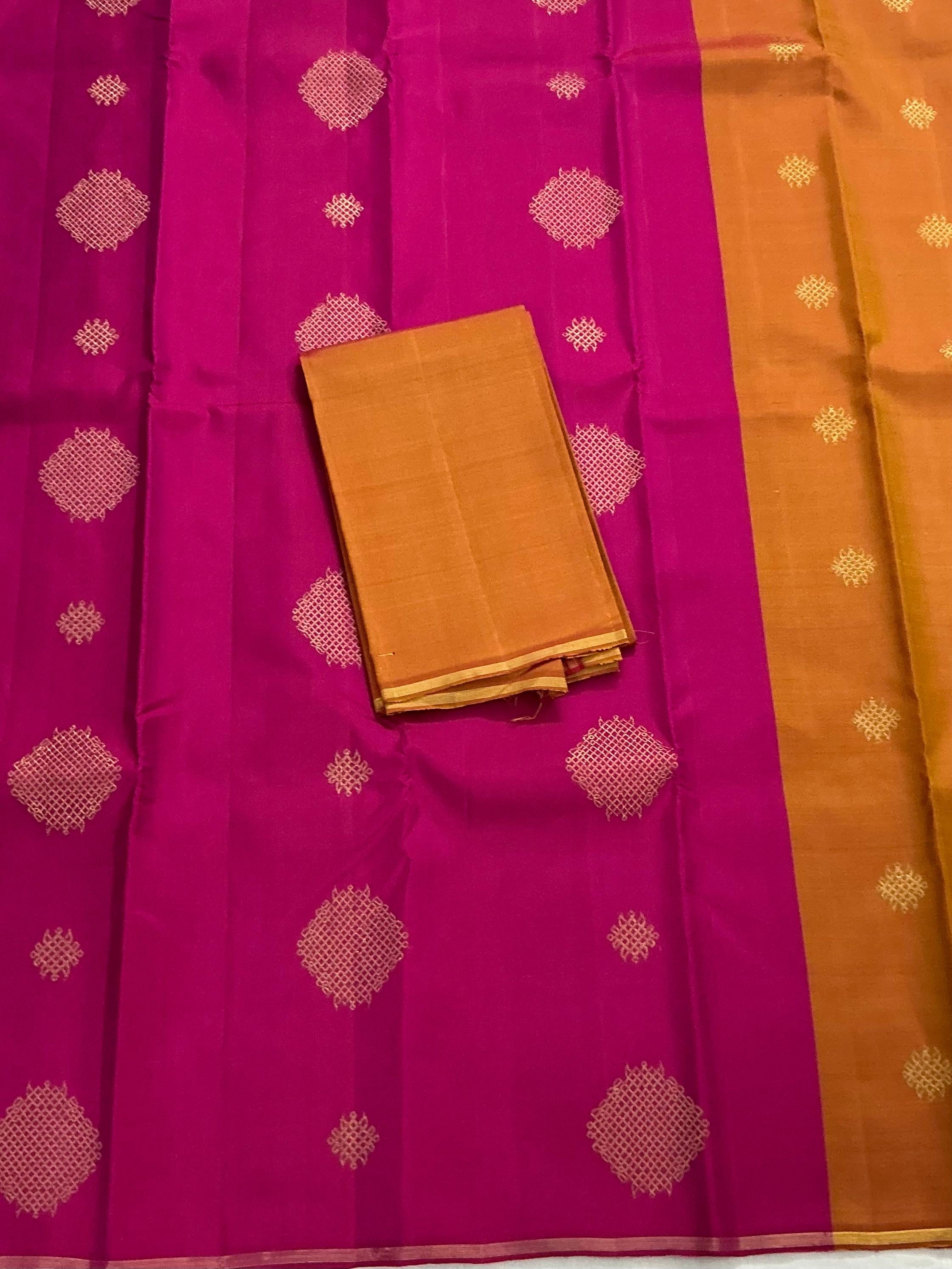 Swara: Borderless Kolam butta Kanjivaram Silk