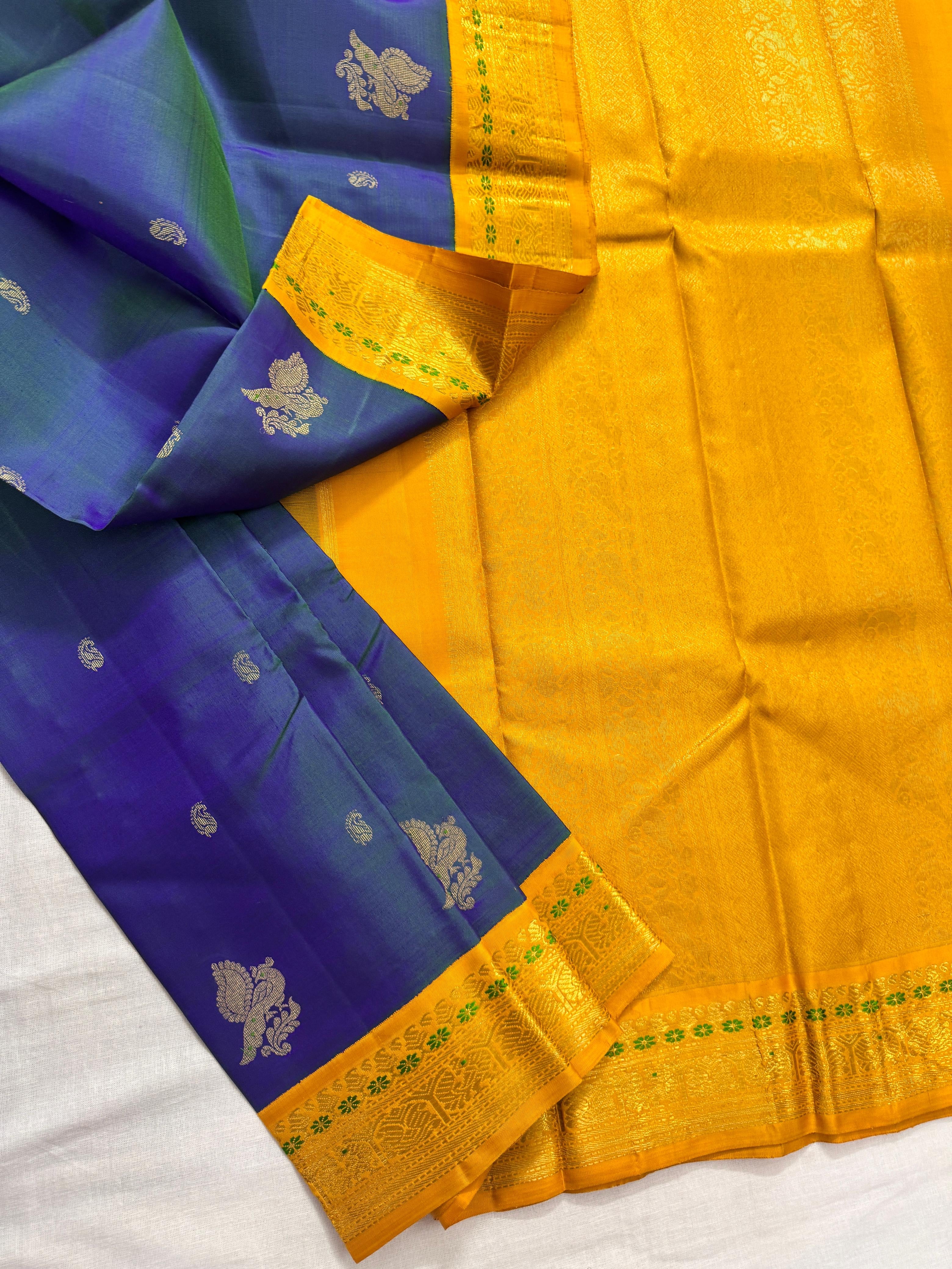 MYTHILI : Vintage Korvai Kanjivaram with Beetu Buttas