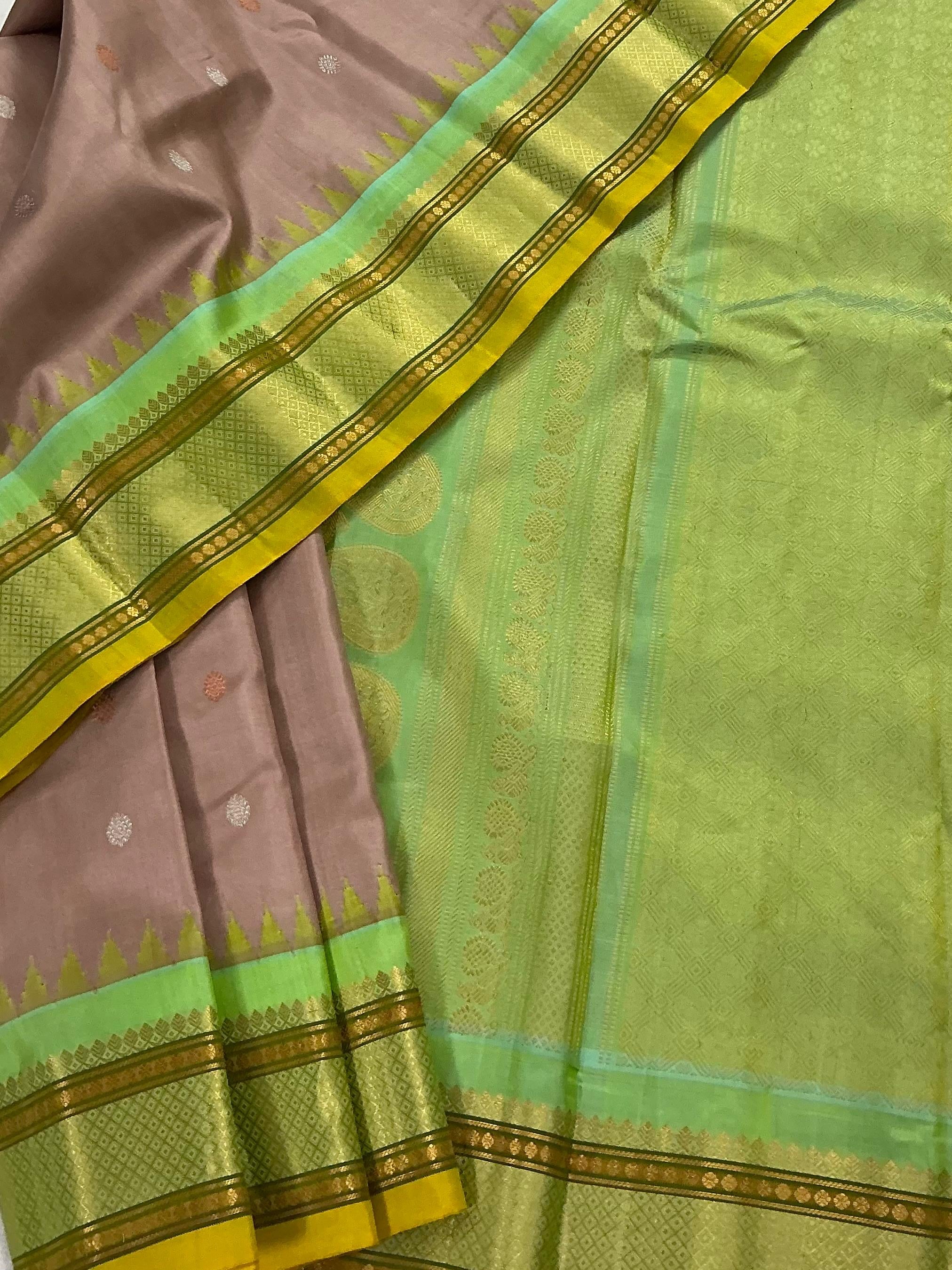 Kuttu Gadwal Silk