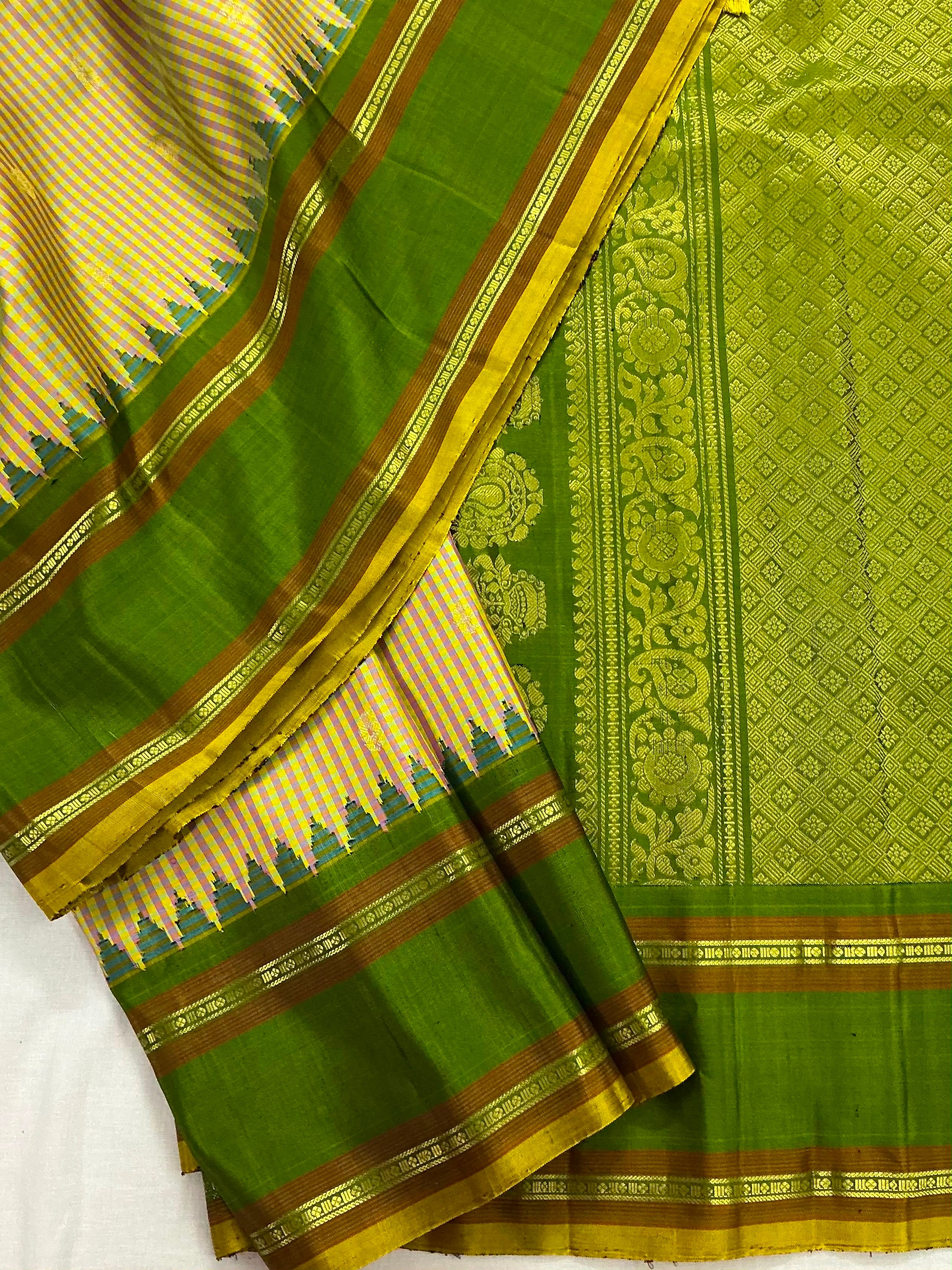 Kuttu Gadwal Silk