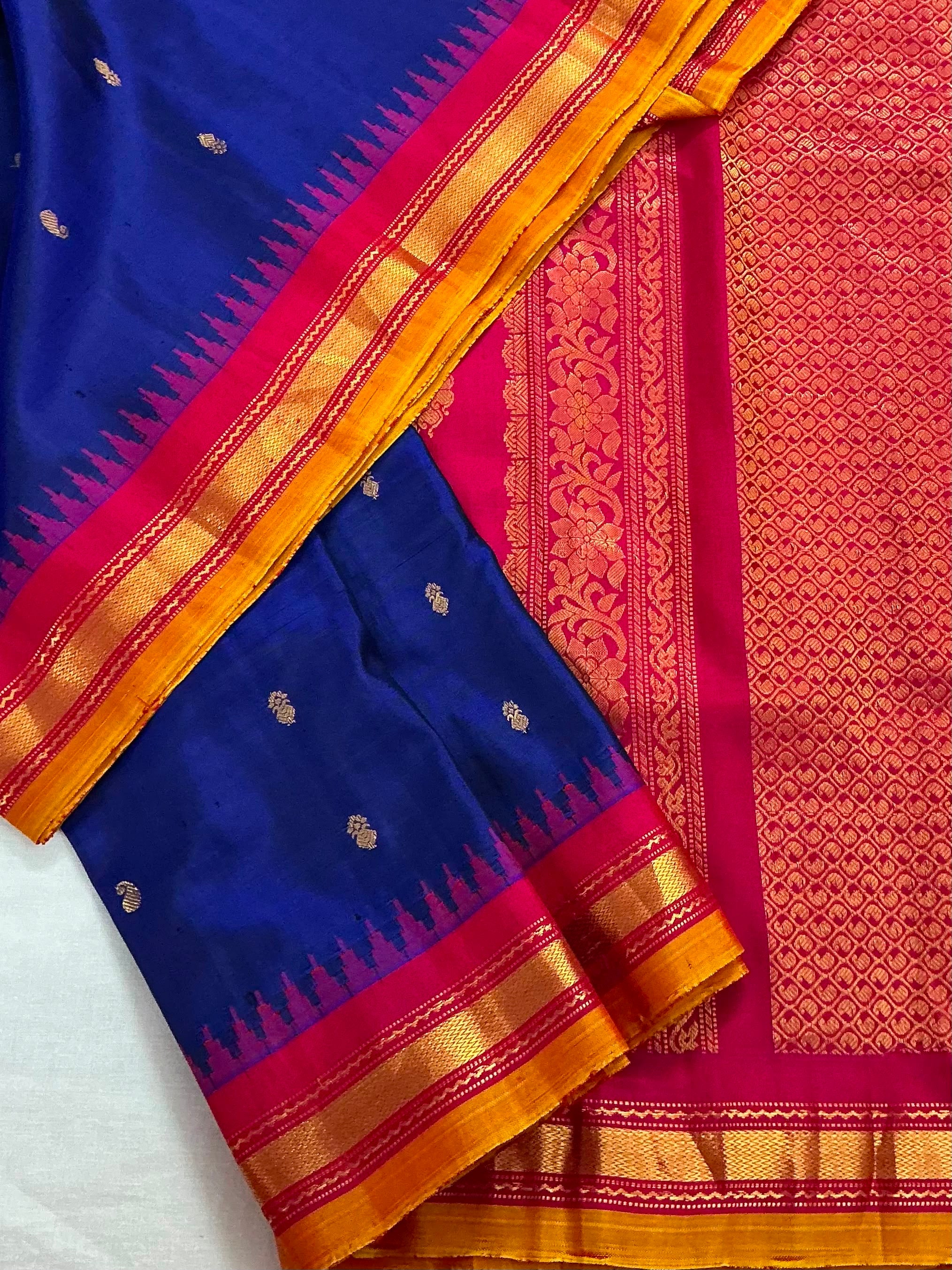Kuttu Gadwal Silk