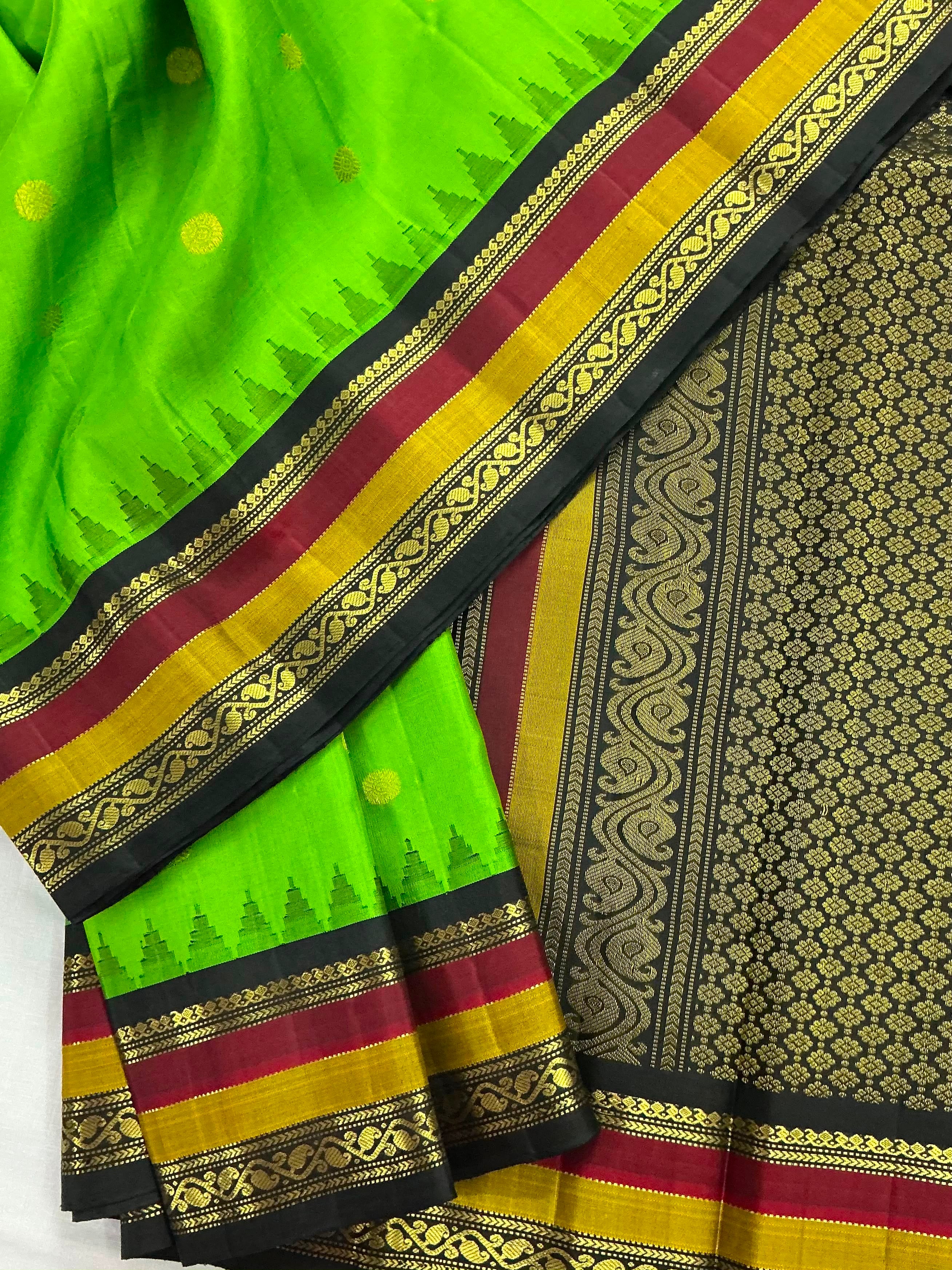 Kuttu Gadwal Silk