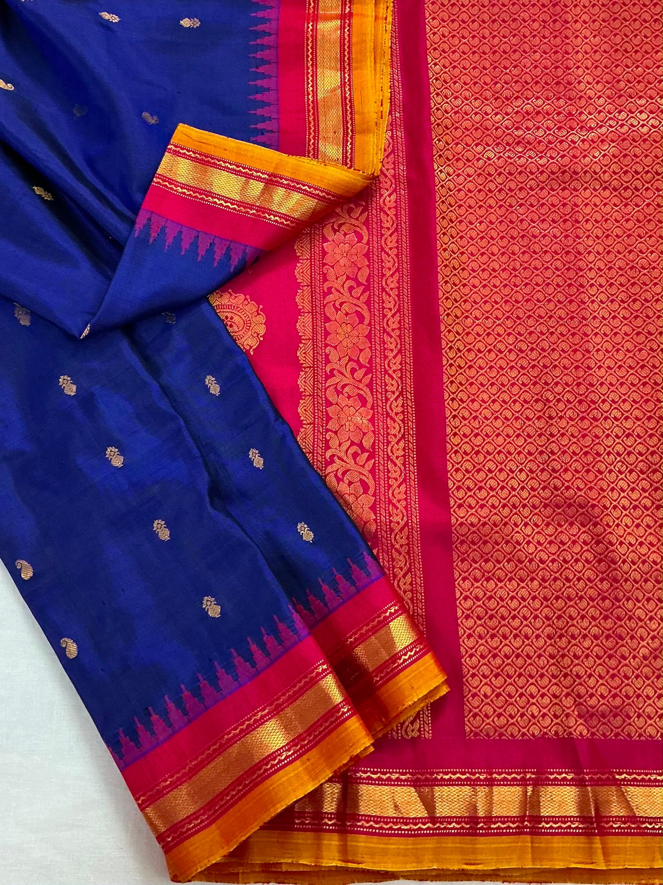 Kuttu Gadwal Silk