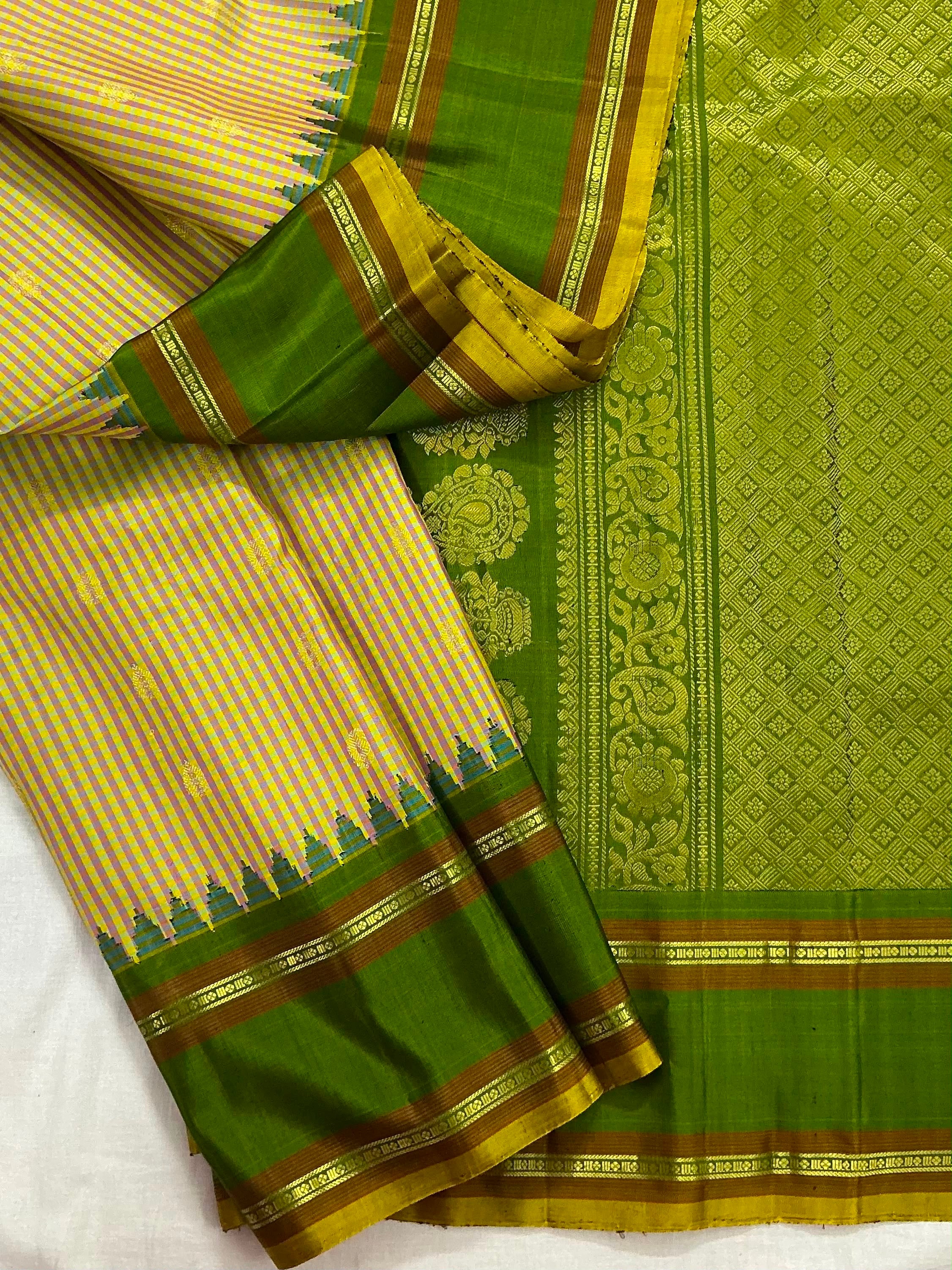 Kuttu Gadwal Silk