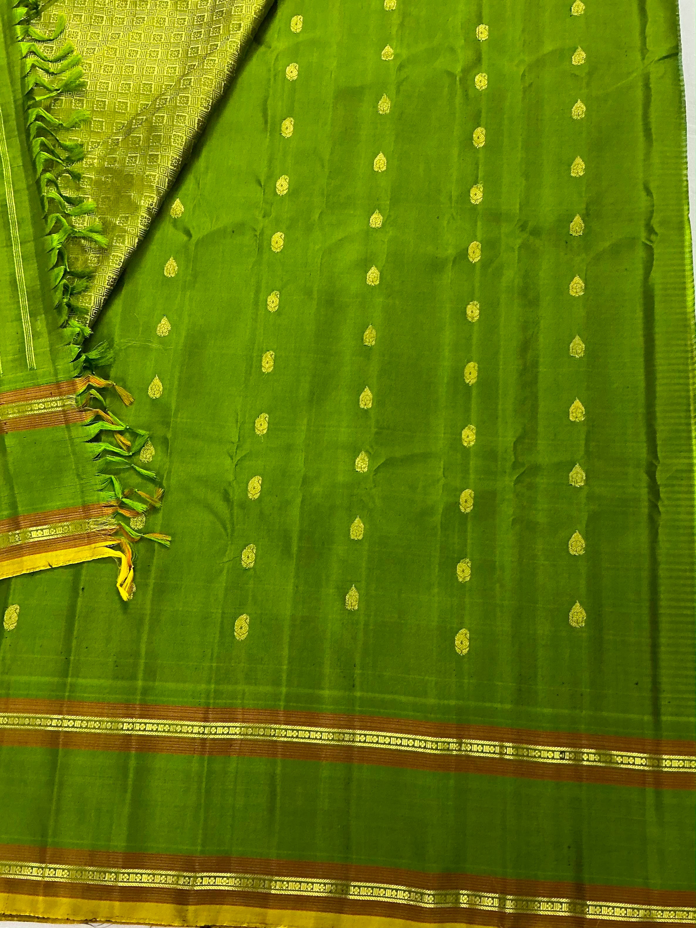 Kuttu Gadwal Silk