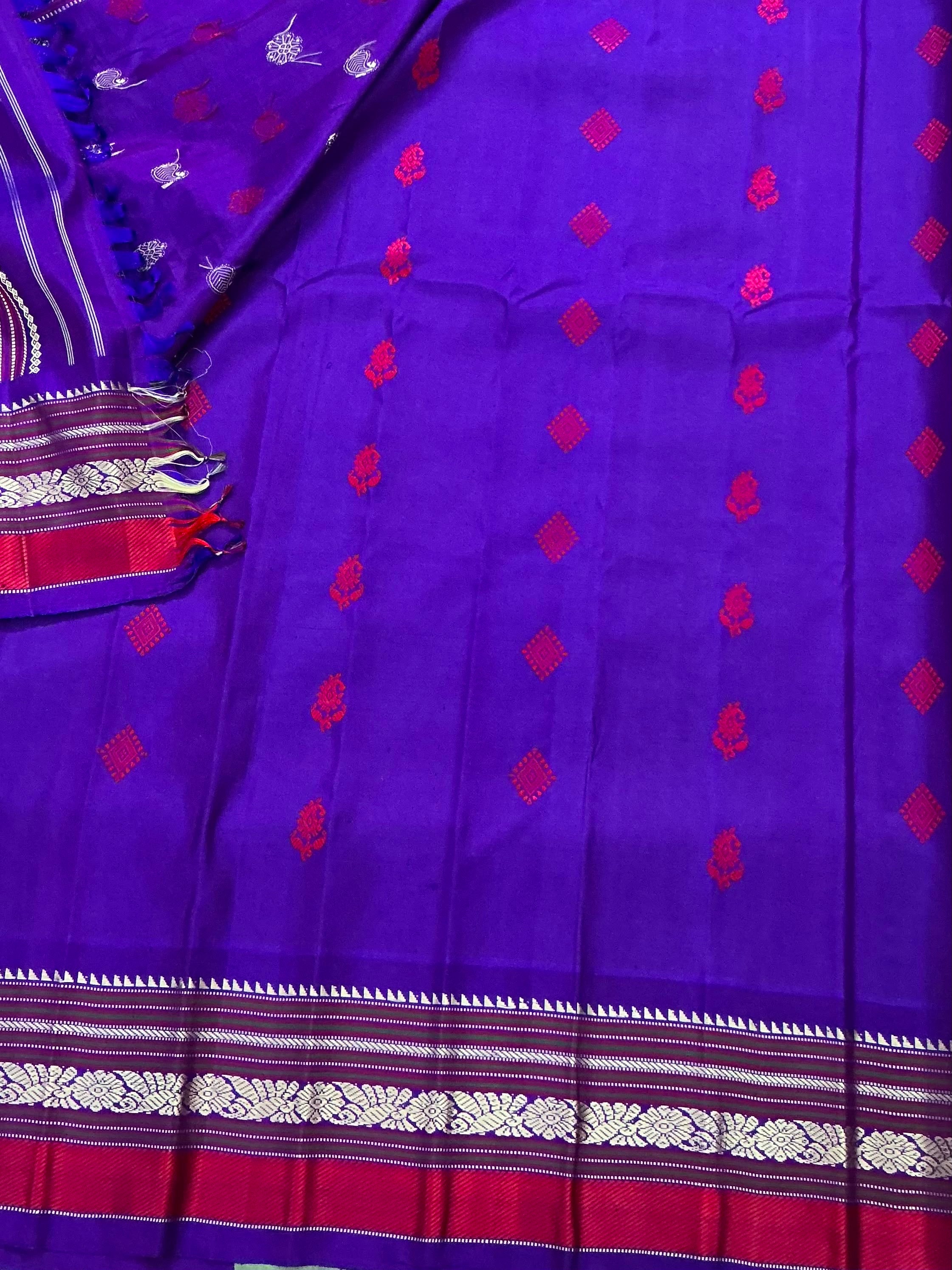 Kuttu Gadwal Silk