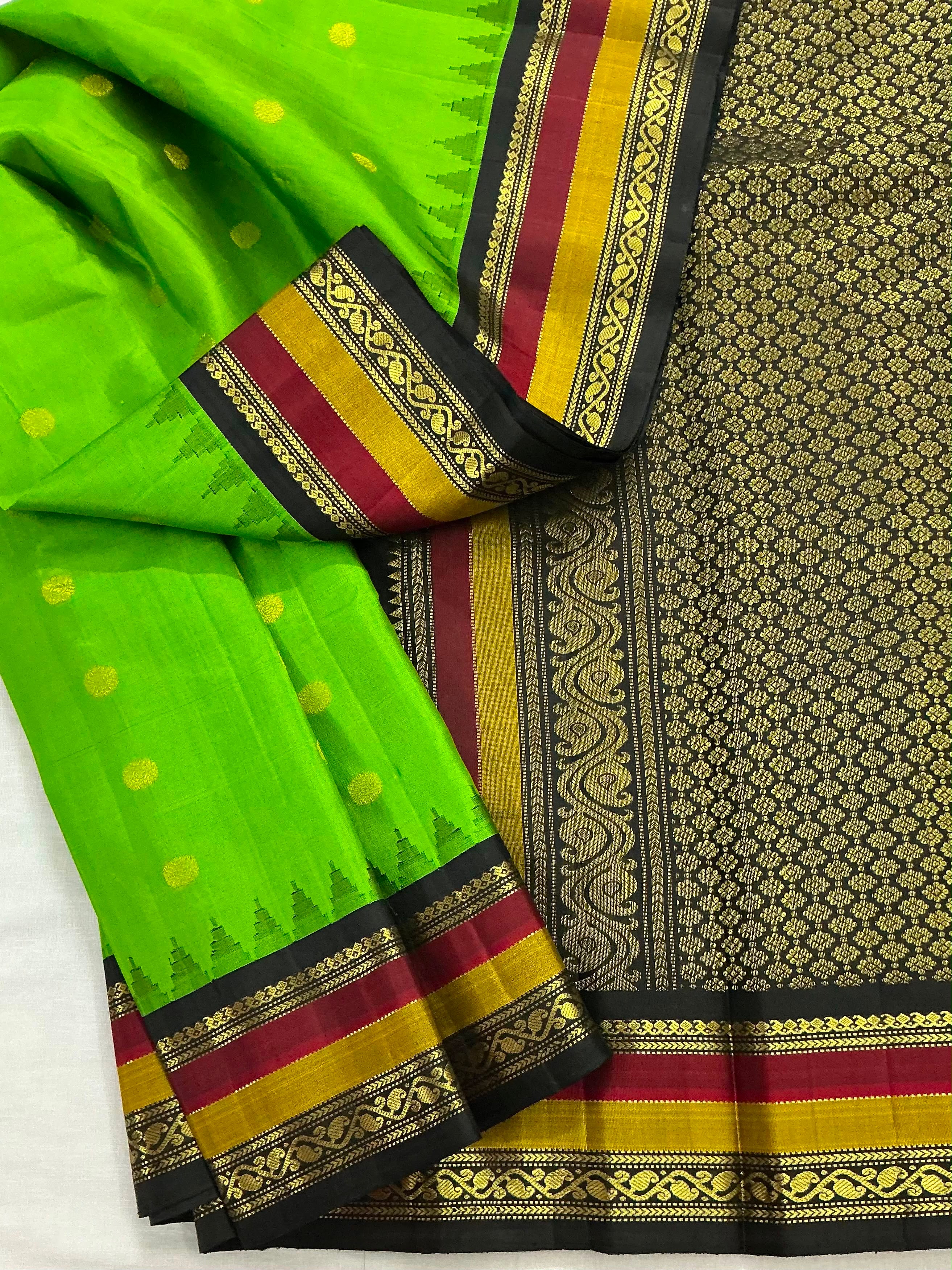 Kuttu Gadwal Silk