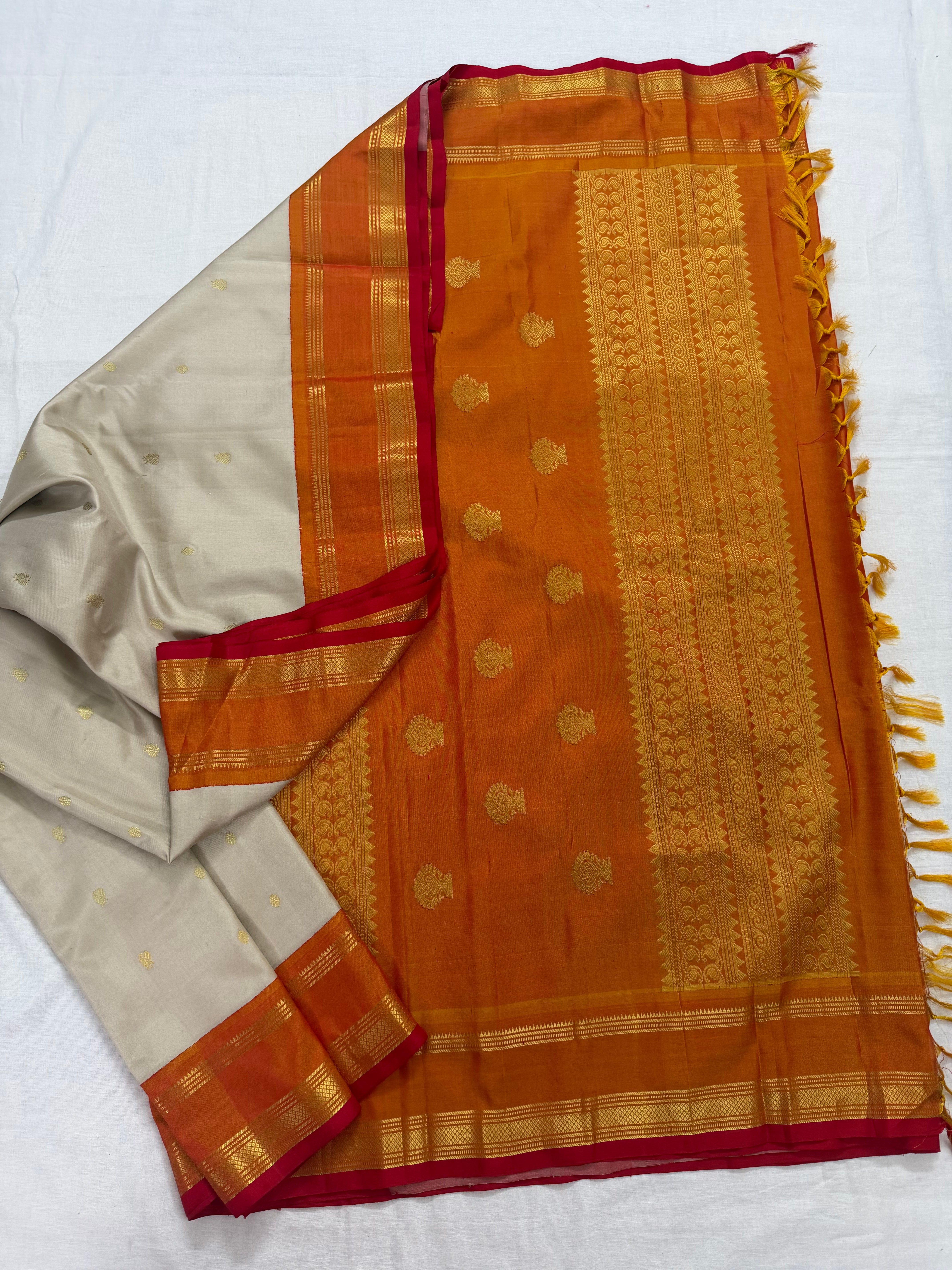 Kuttu Gadwal Silk