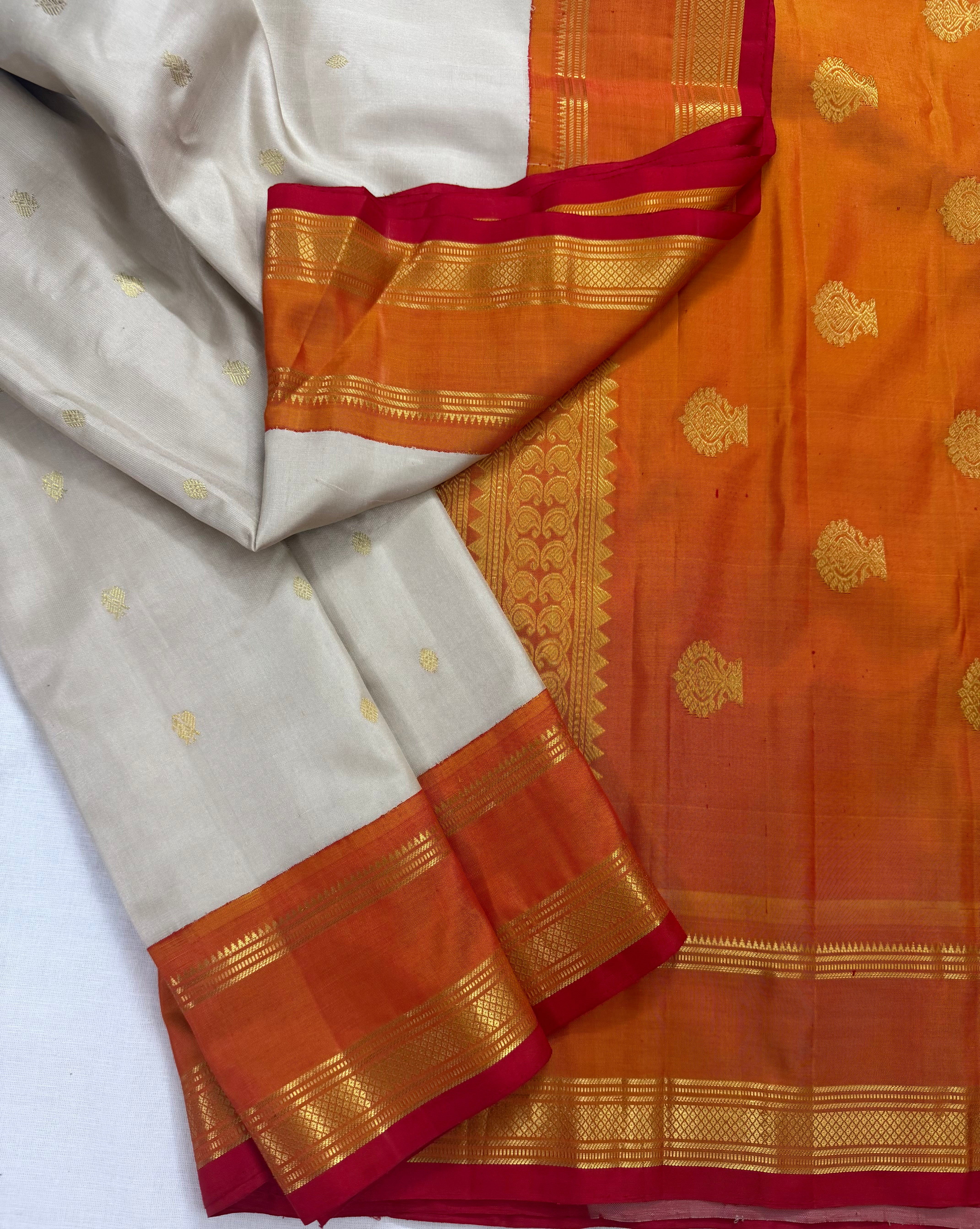 Kuttu Gadwal Silk