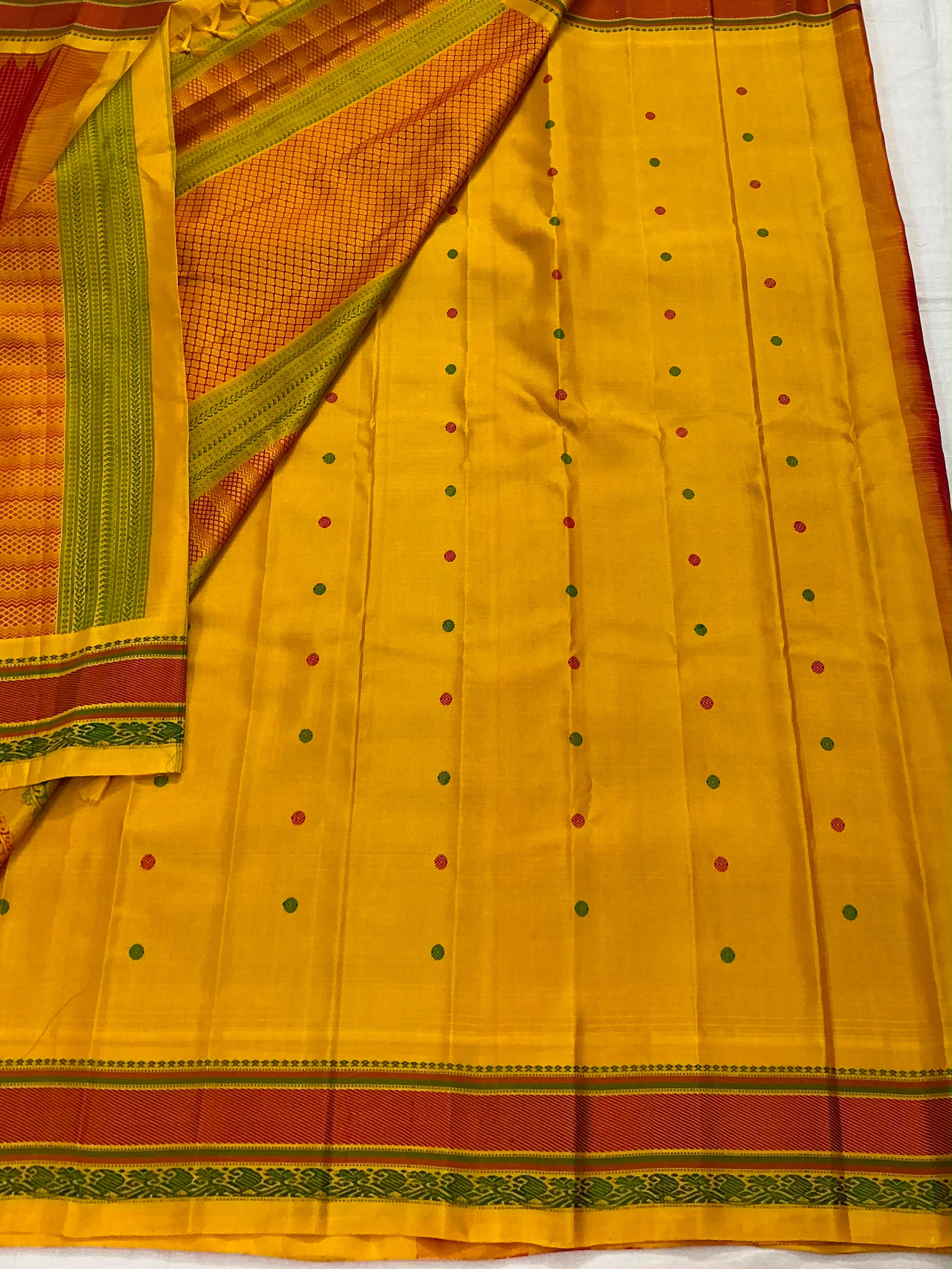 Kuttu Gadwal Silk