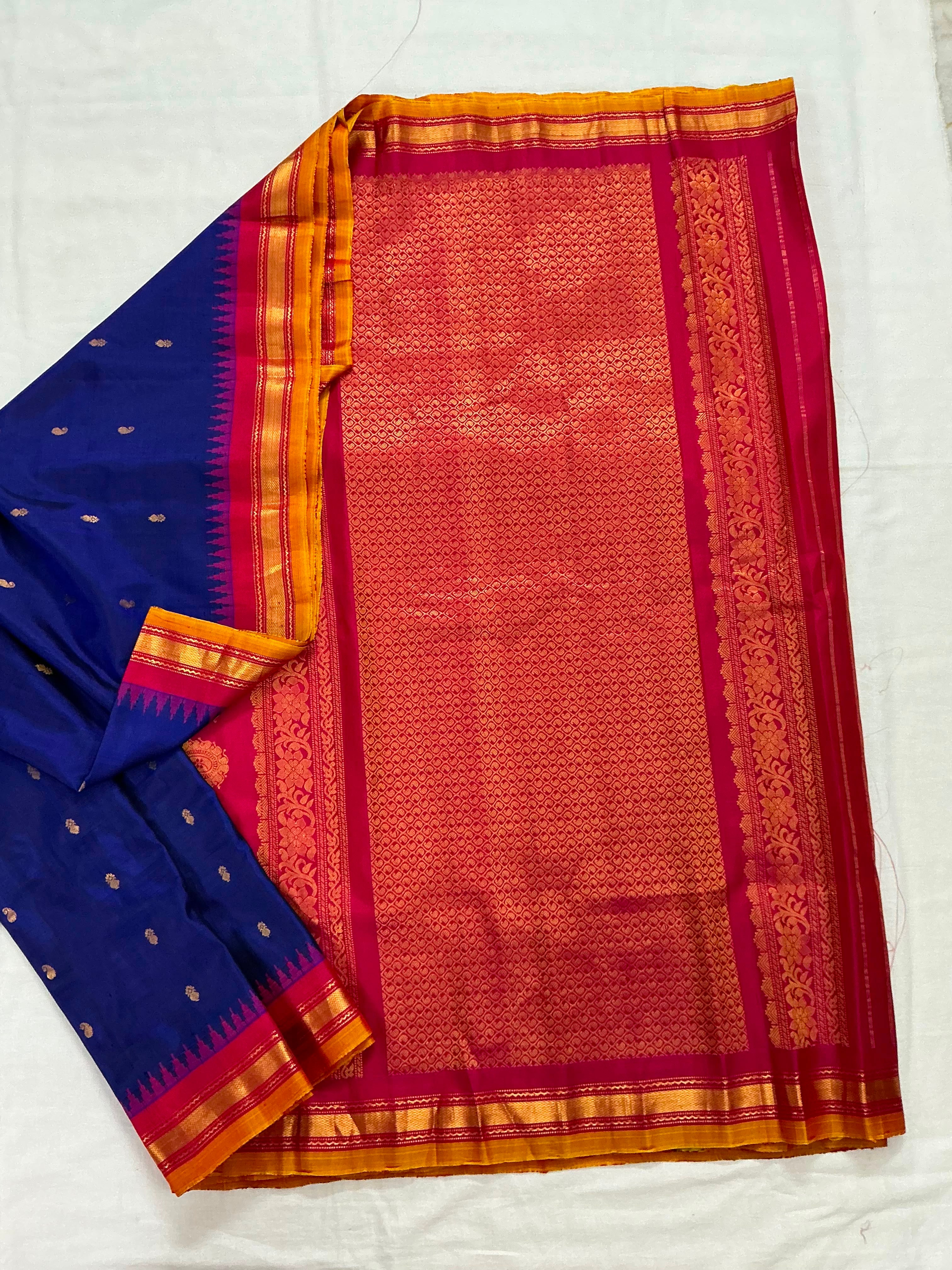 Kuttu Gadwal Silk