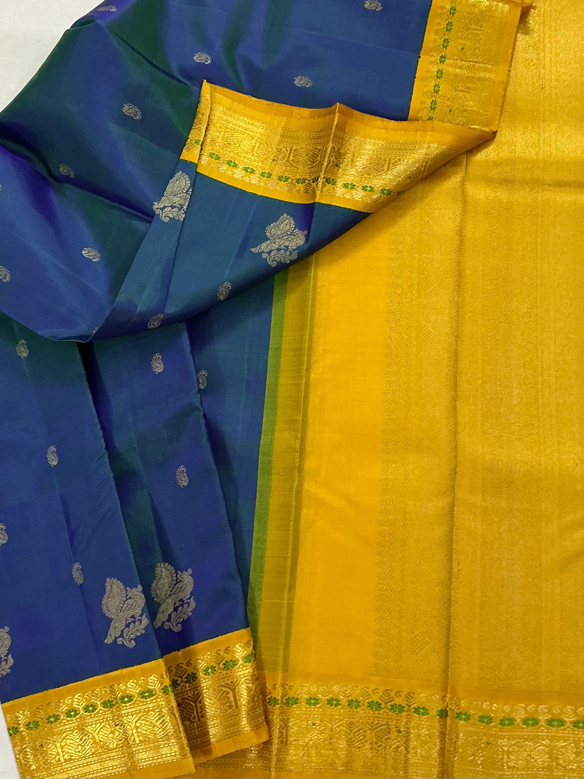 MYTHILI : Vintage Korvai Kanjivaram (Peacock blue & Beetu Butta)