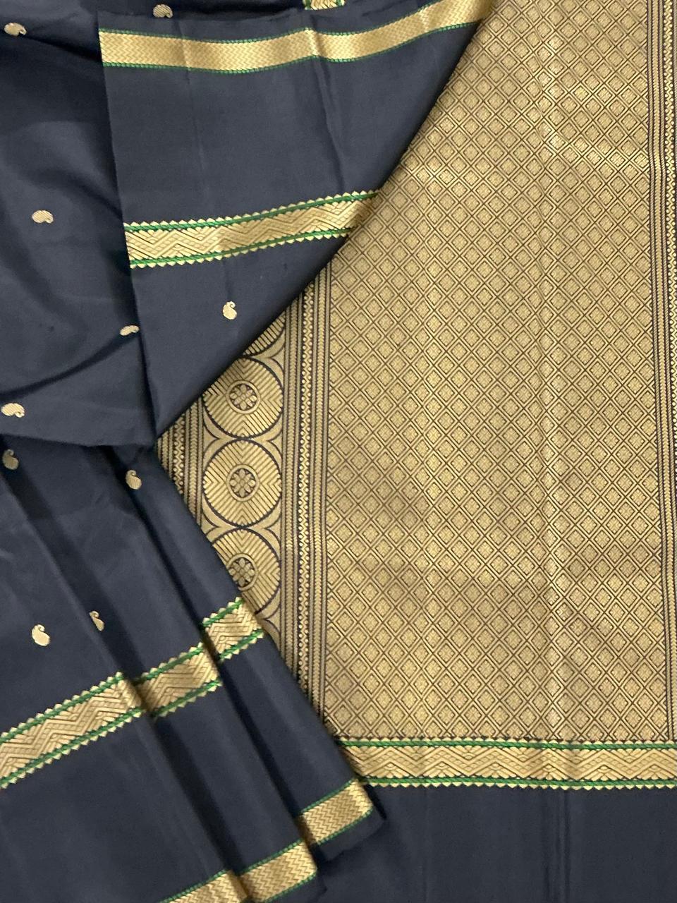 No Zari Kanjivaram Silk : Black