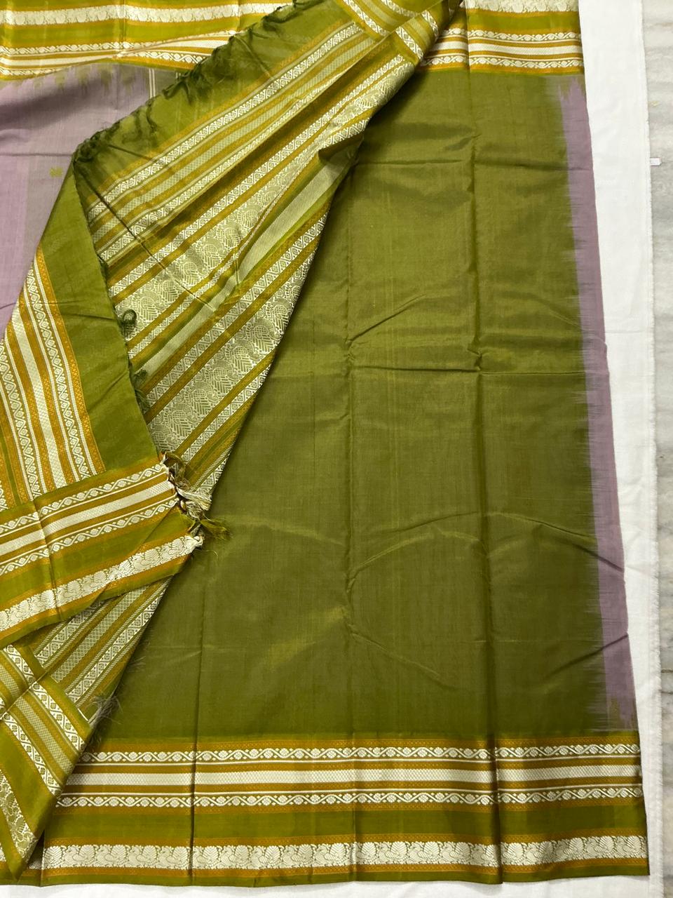 Handwoven Kanchi cotton with Silk borders Korvai :   Lavender / Green