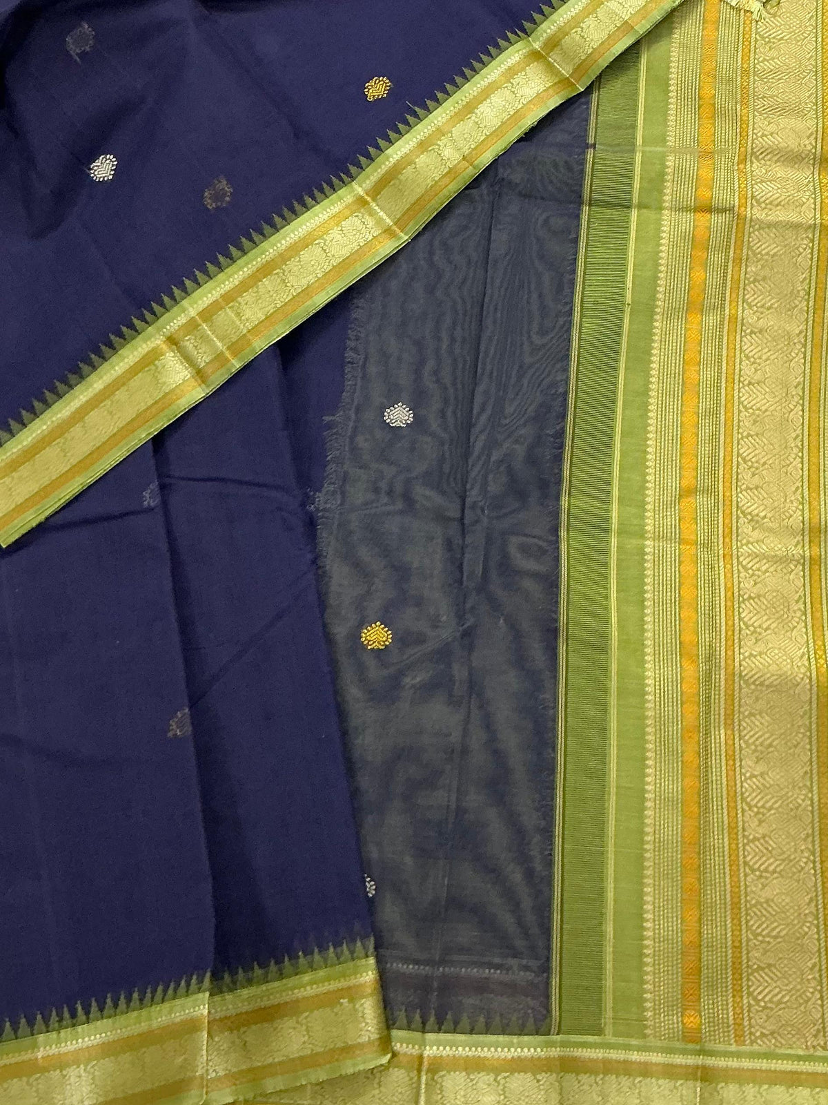 Handwoven Kanchi cotton with Silk borders Korvai :   Dark blue & Green