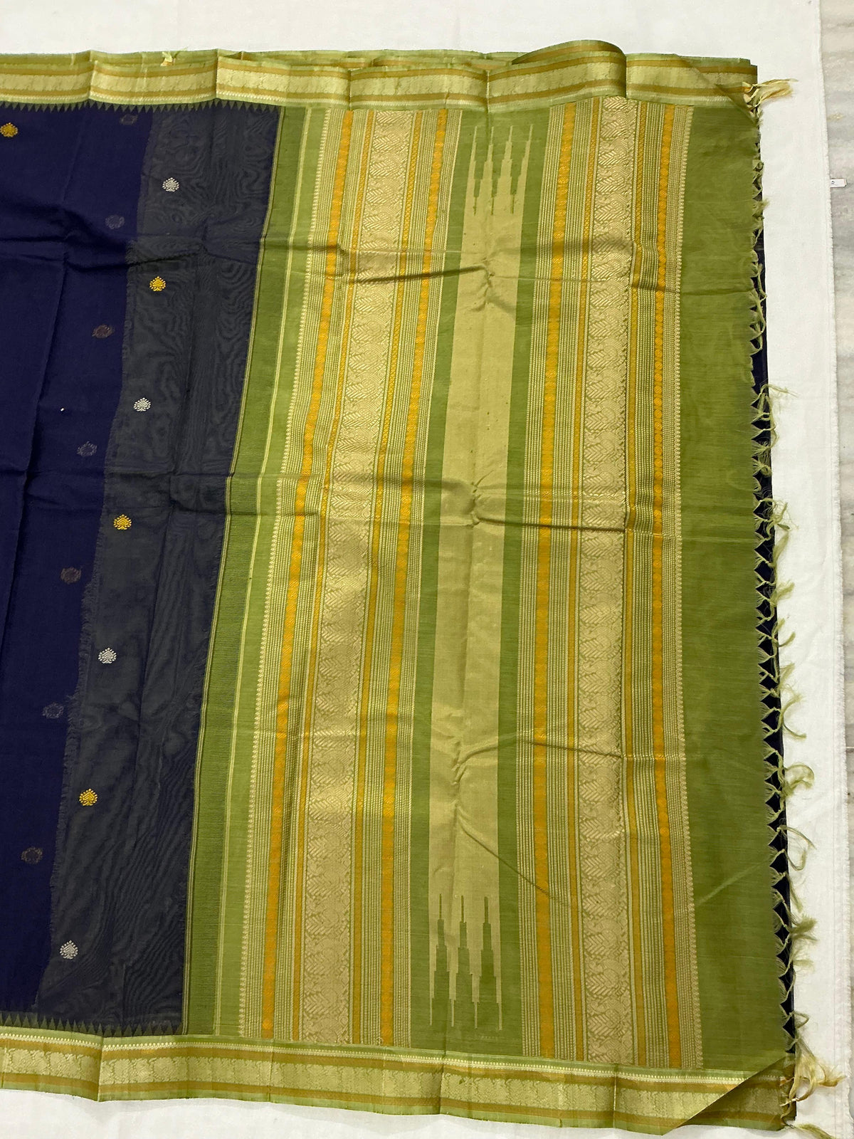 Handwoven Kanchi cotton with Silk borders Korvai :   Dark blue & Green