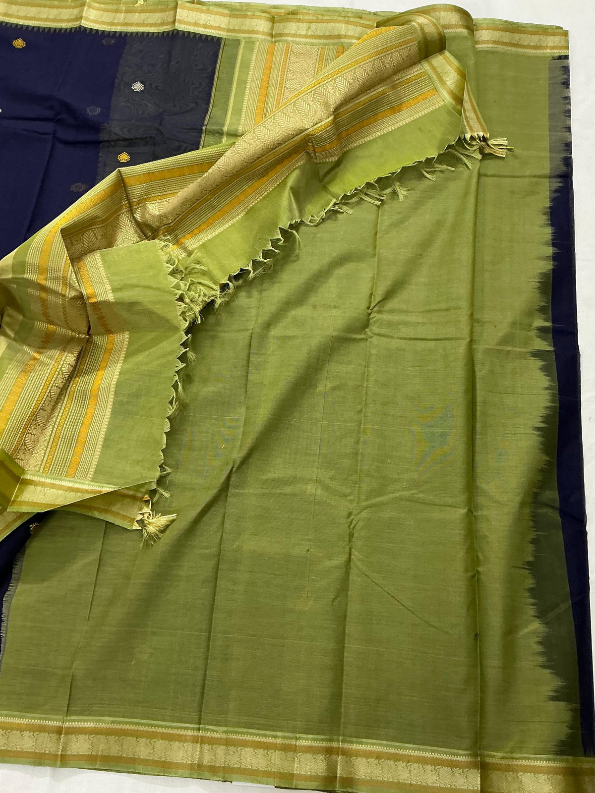 Handwoven Kanchi cotton with Silk borders Korvai :   Dark blue & Green