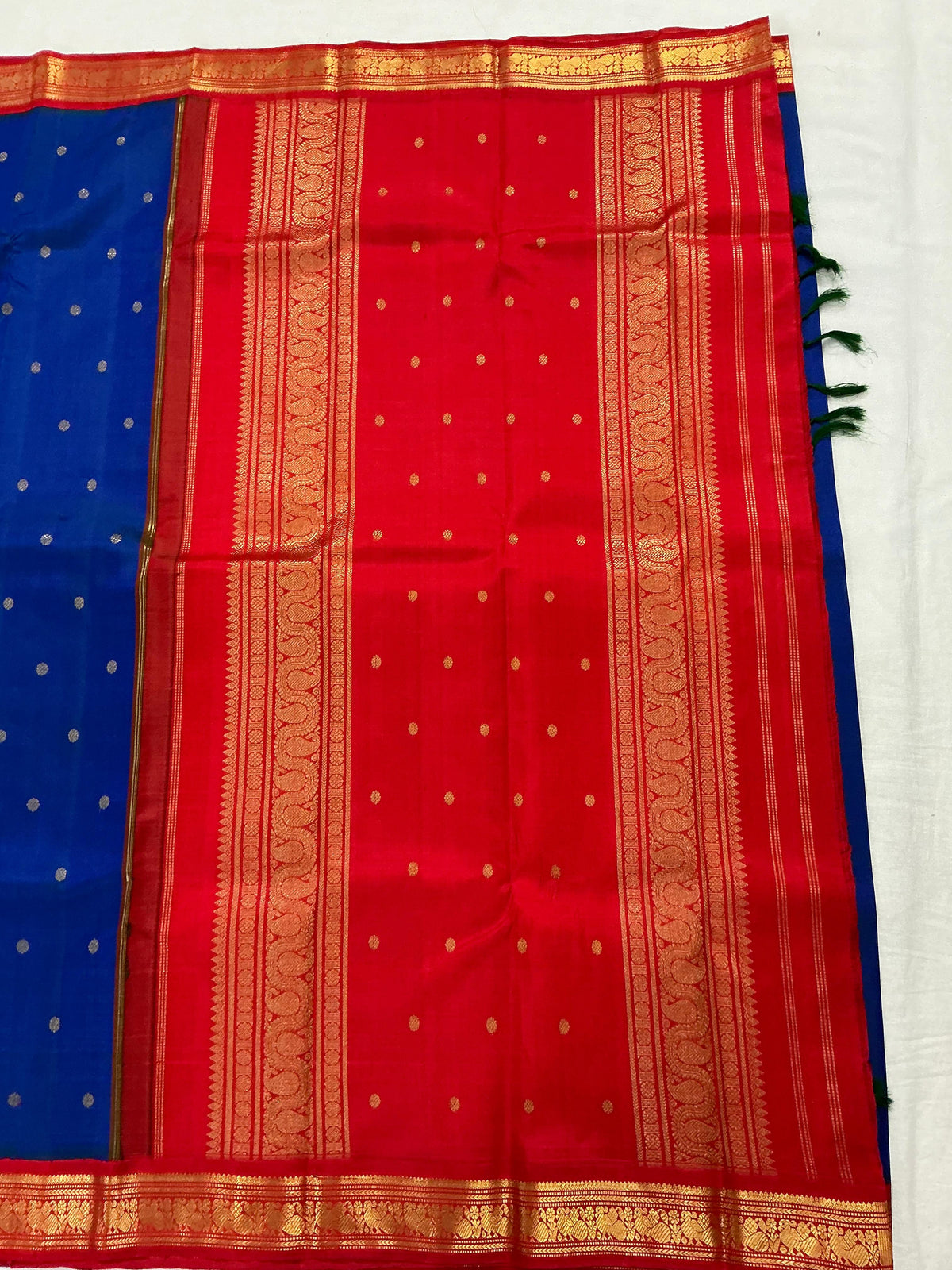 Maathey : Small border Korvai Kanjivaram Silk (Peacock blue & Red)