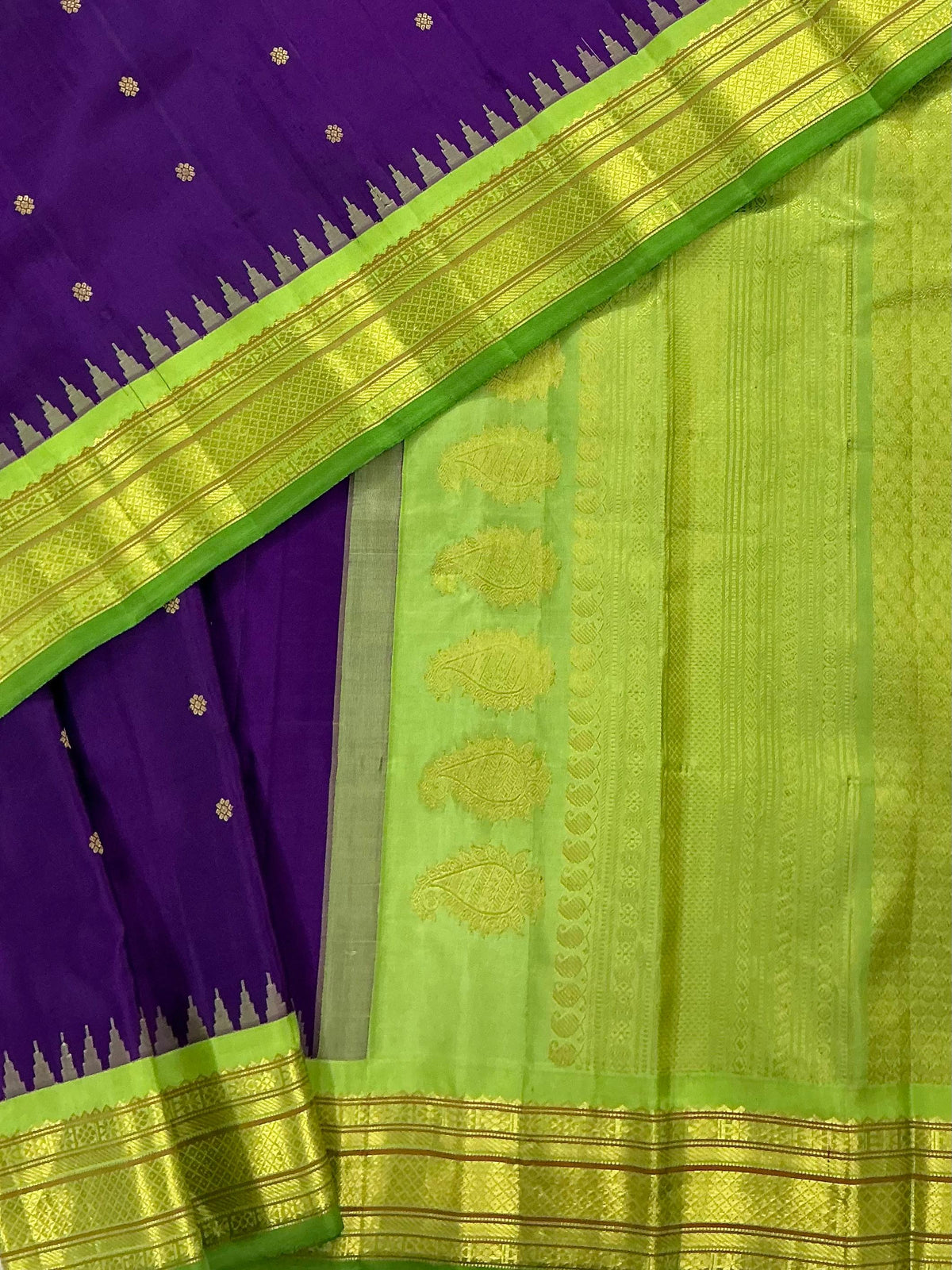 Kuttu Gadwal Silk