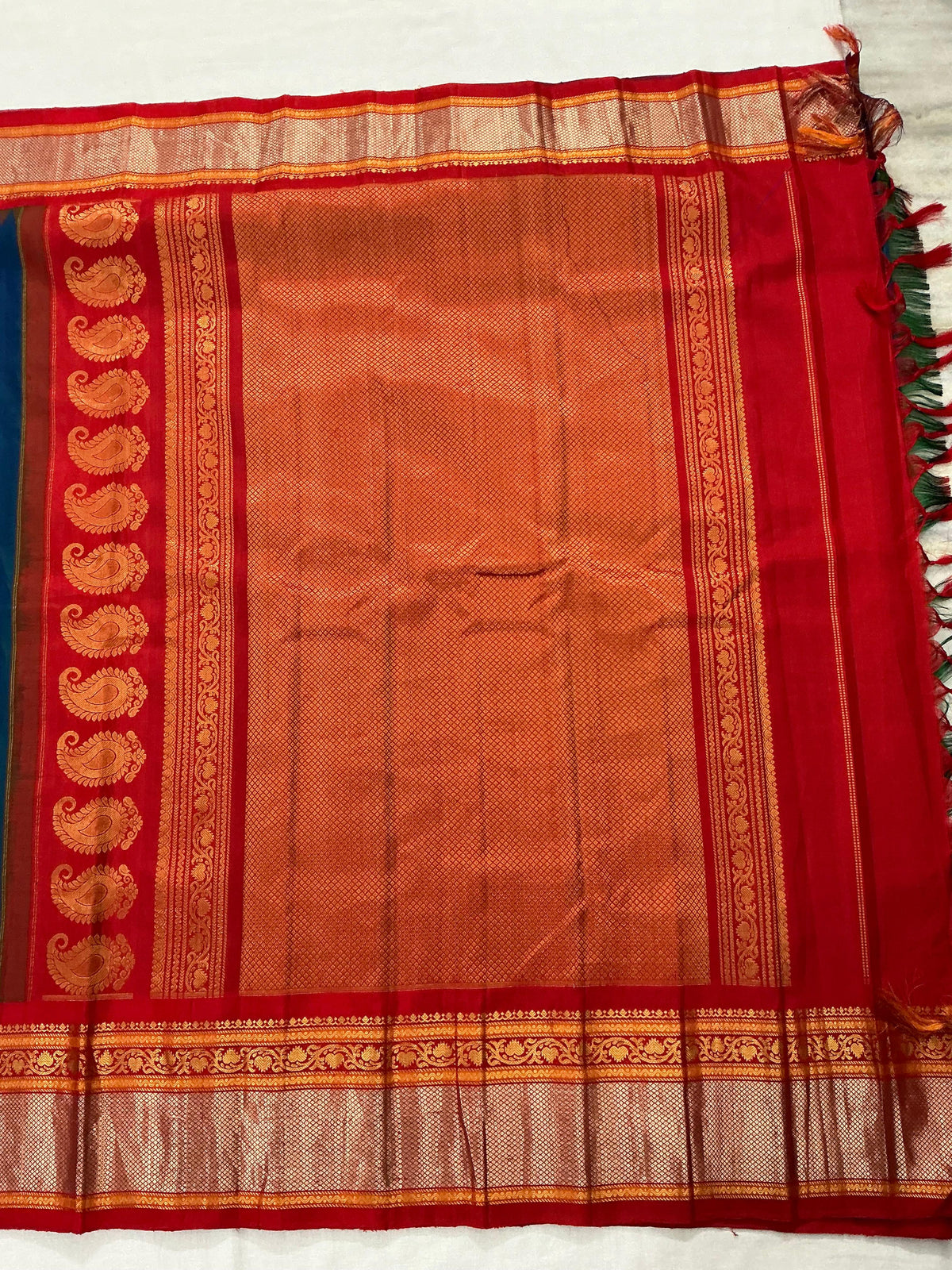 Kuttu Gadwal Silk
