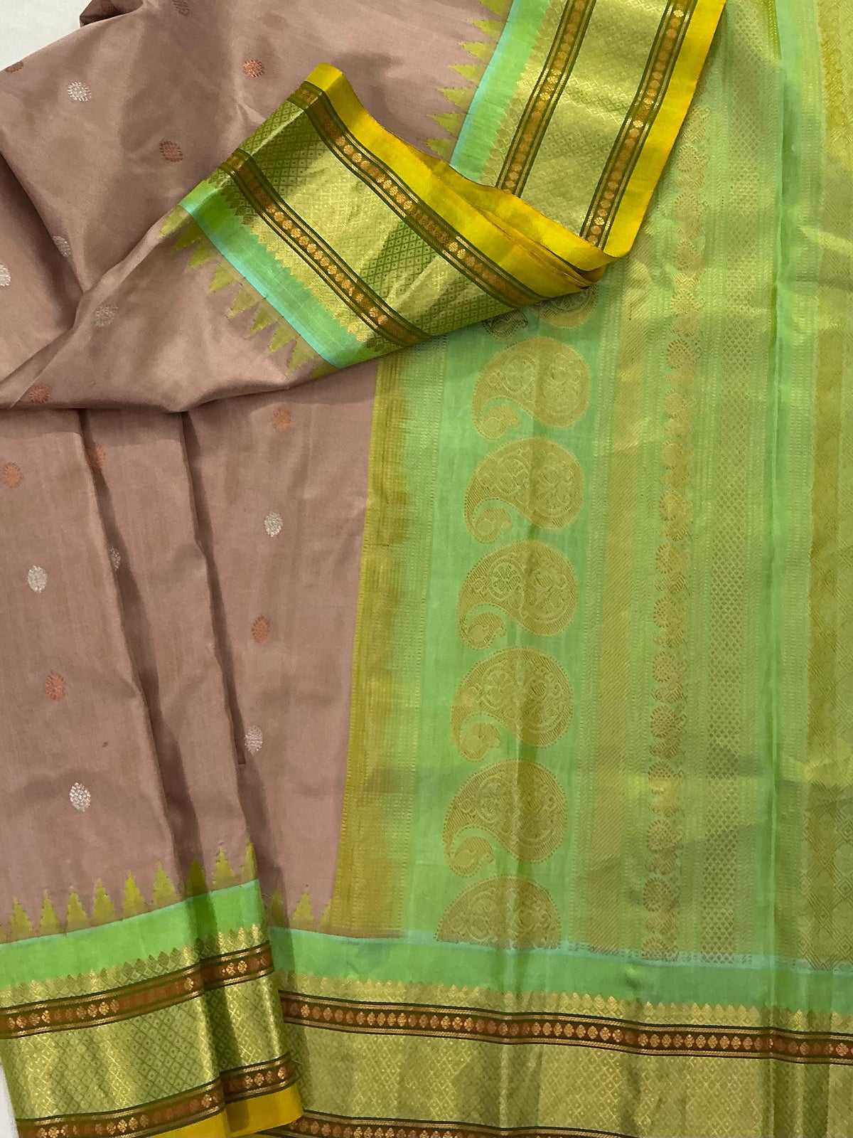 Kuttu Gadwal Silk