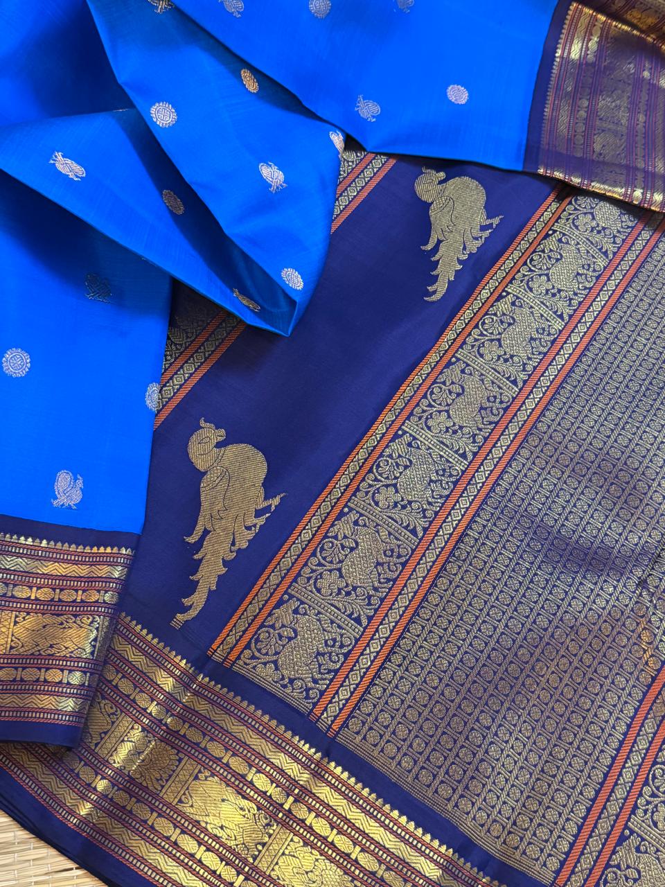 MYTHILI:  KORVAI KANJIVARAM KILI PALLU