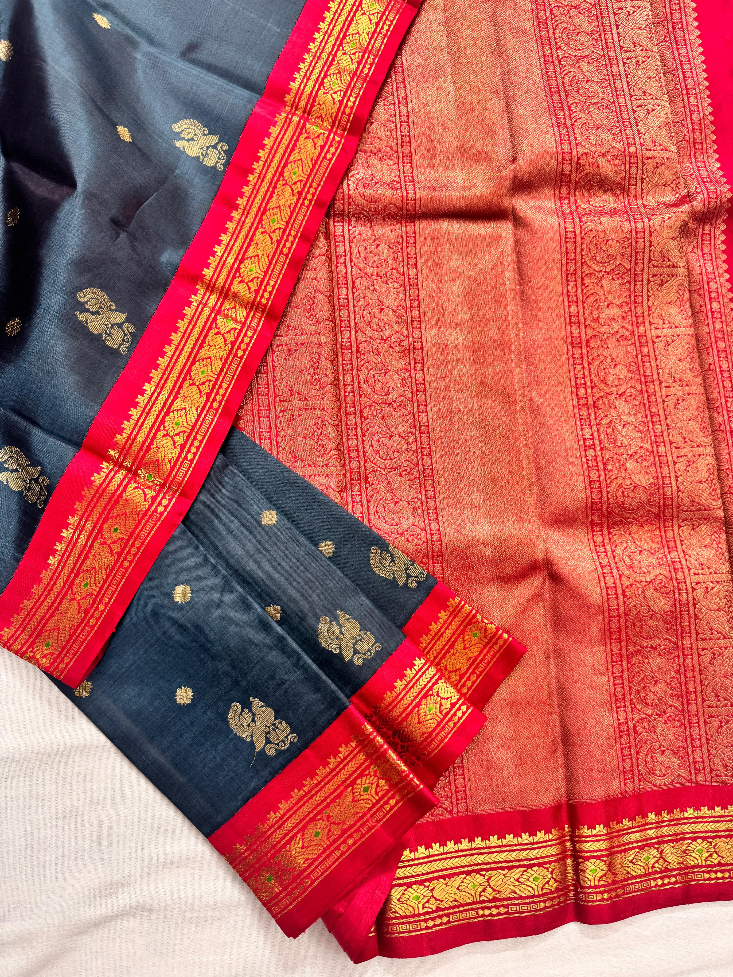 MYTHILI : Vintage Korvai Kanjivaram with Beetu Buttas