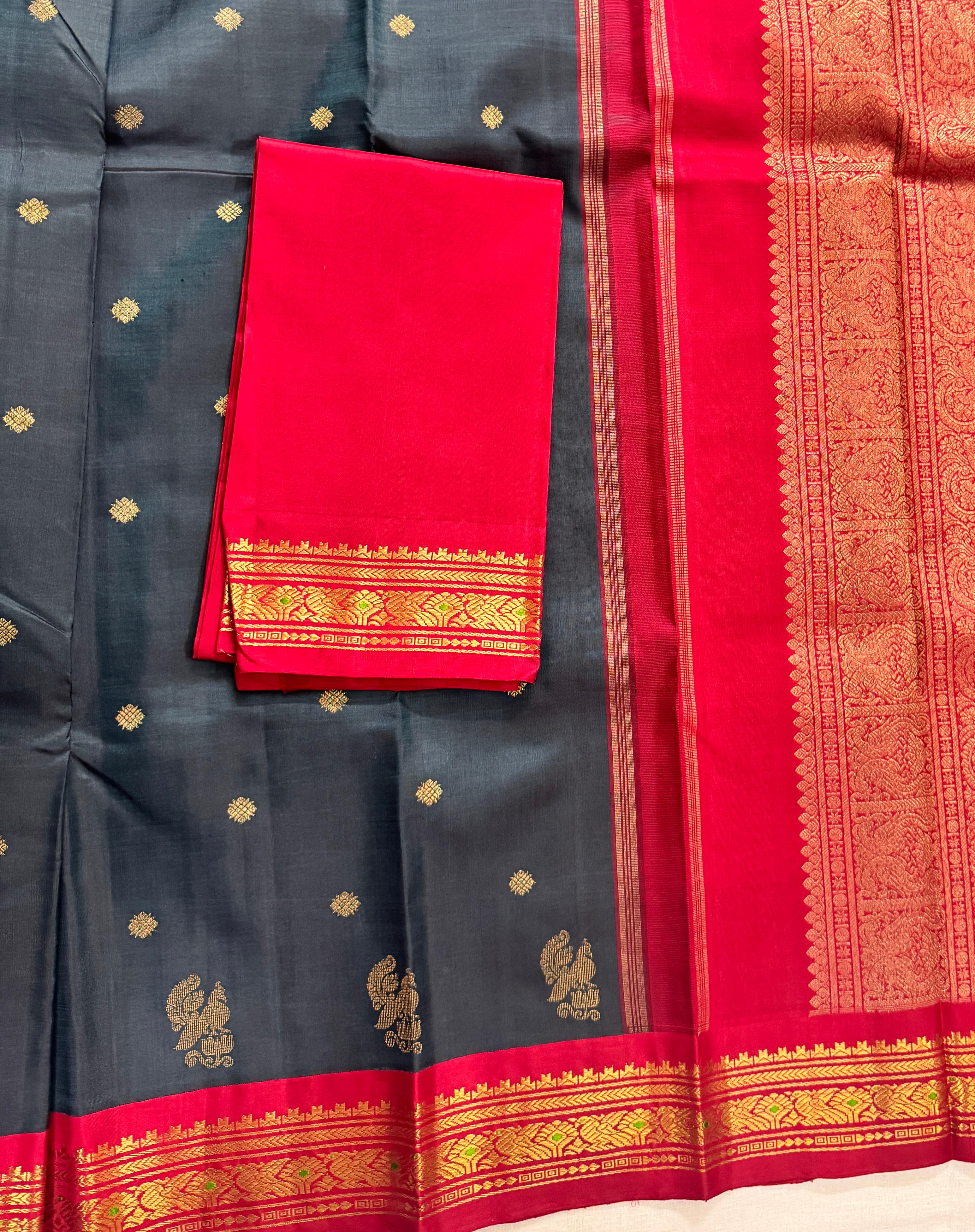 MYTHILI : Vintage Korvai Kanjivaram with Beetu Buttas