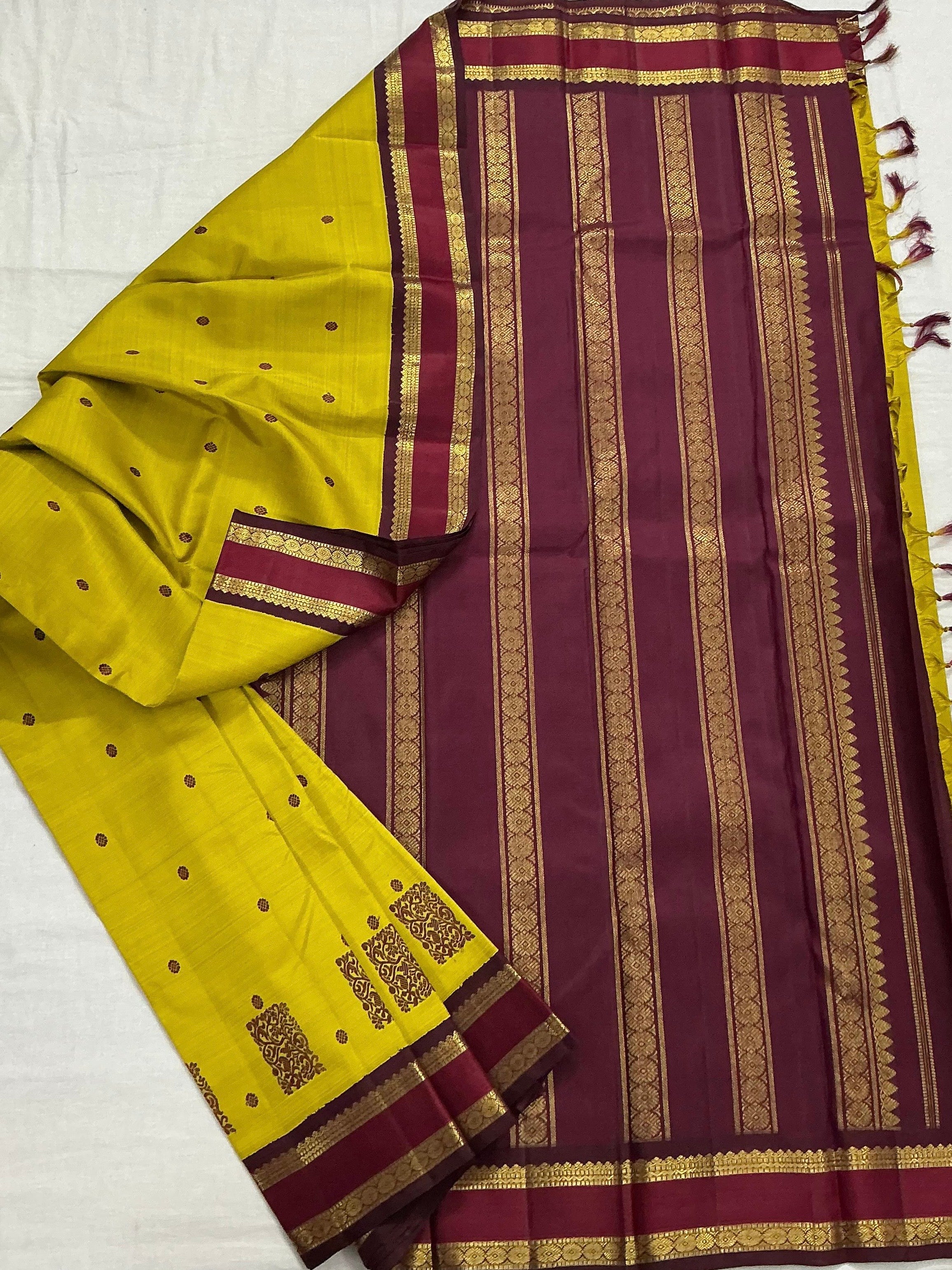 MYTHILI : Vintage Korvai Kanjivaram with Beetu Buttas