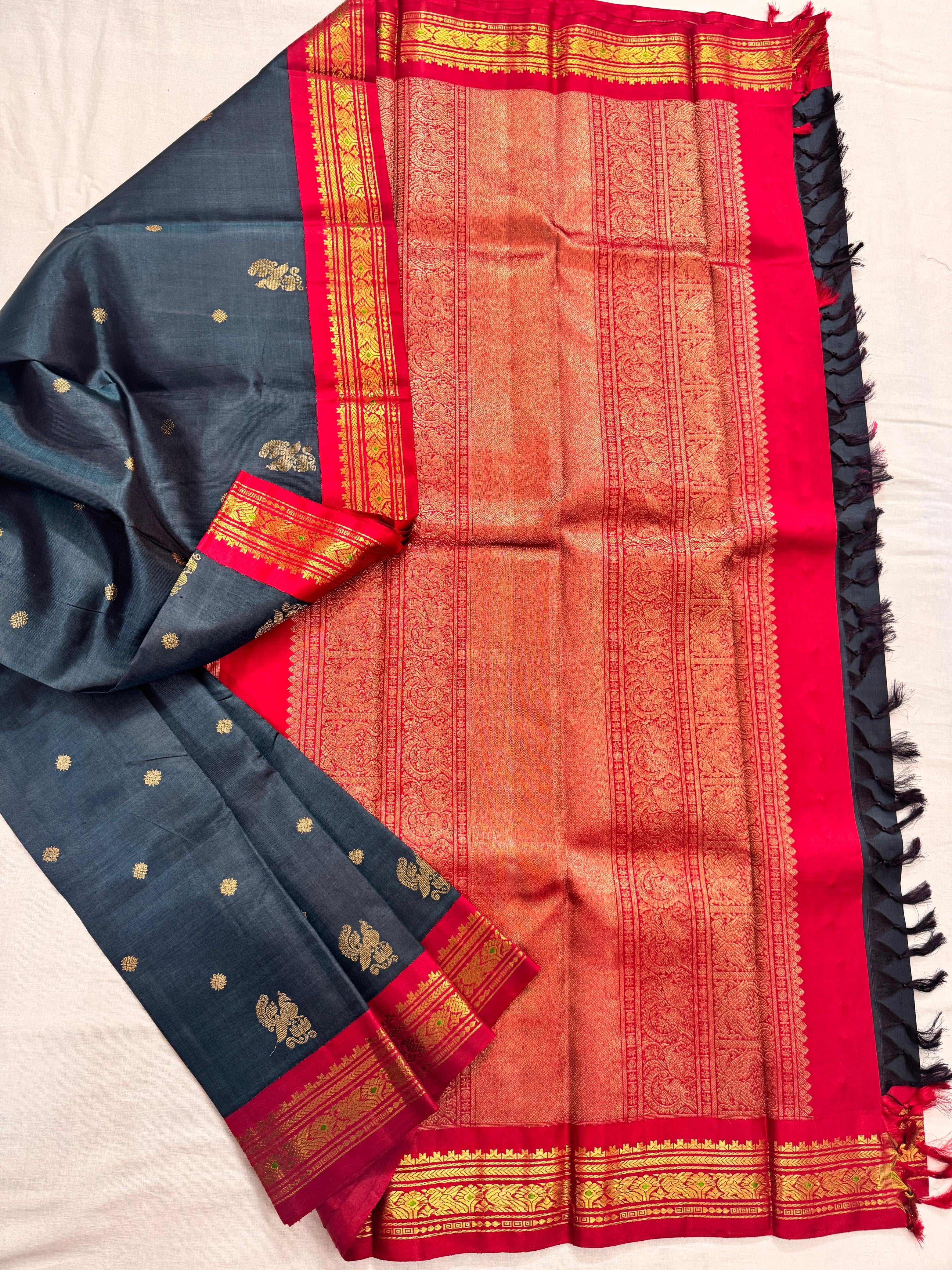 MYTHILI : Vintage Korvai Kanjivaram with Beetu Buttas