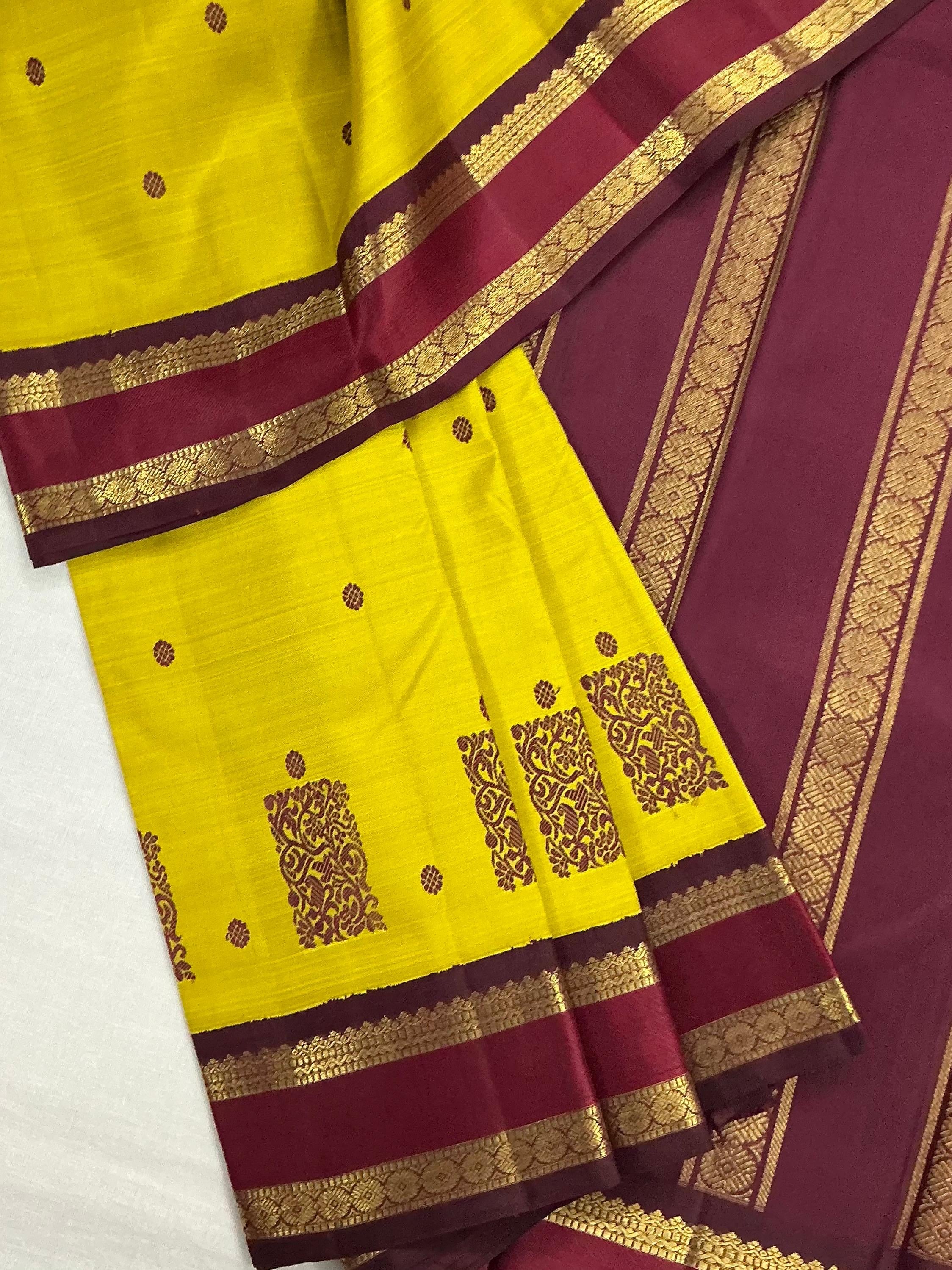 MYTHILI : Vintage Korvai Kanjivaram with Beetu Buttas